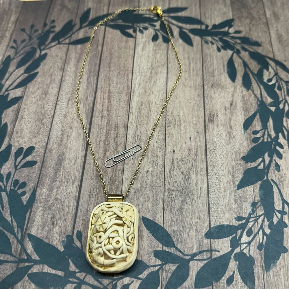 Ken Eid Abstract Resin Gold Necklace B6
